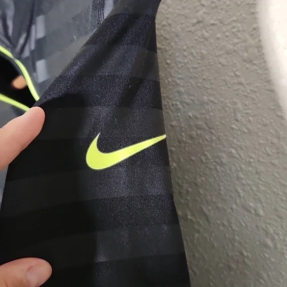 NIKE Dry Fit Shirt - Picture 4 of 6